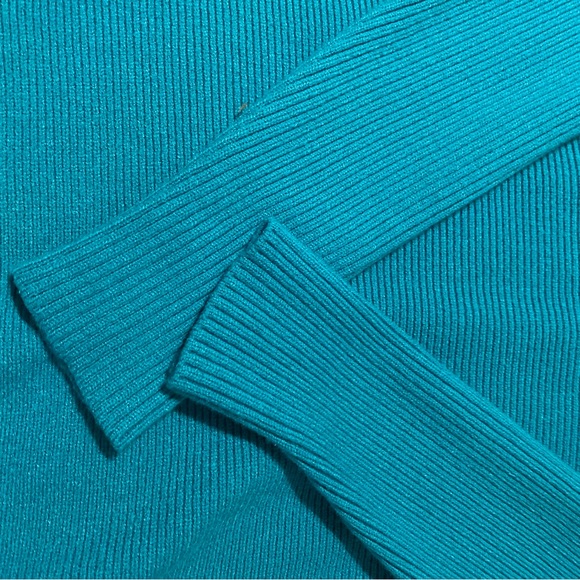 Women’s Size Medium Oversized Turtleneck Sweater Like New Condition - Picture 3 of 6